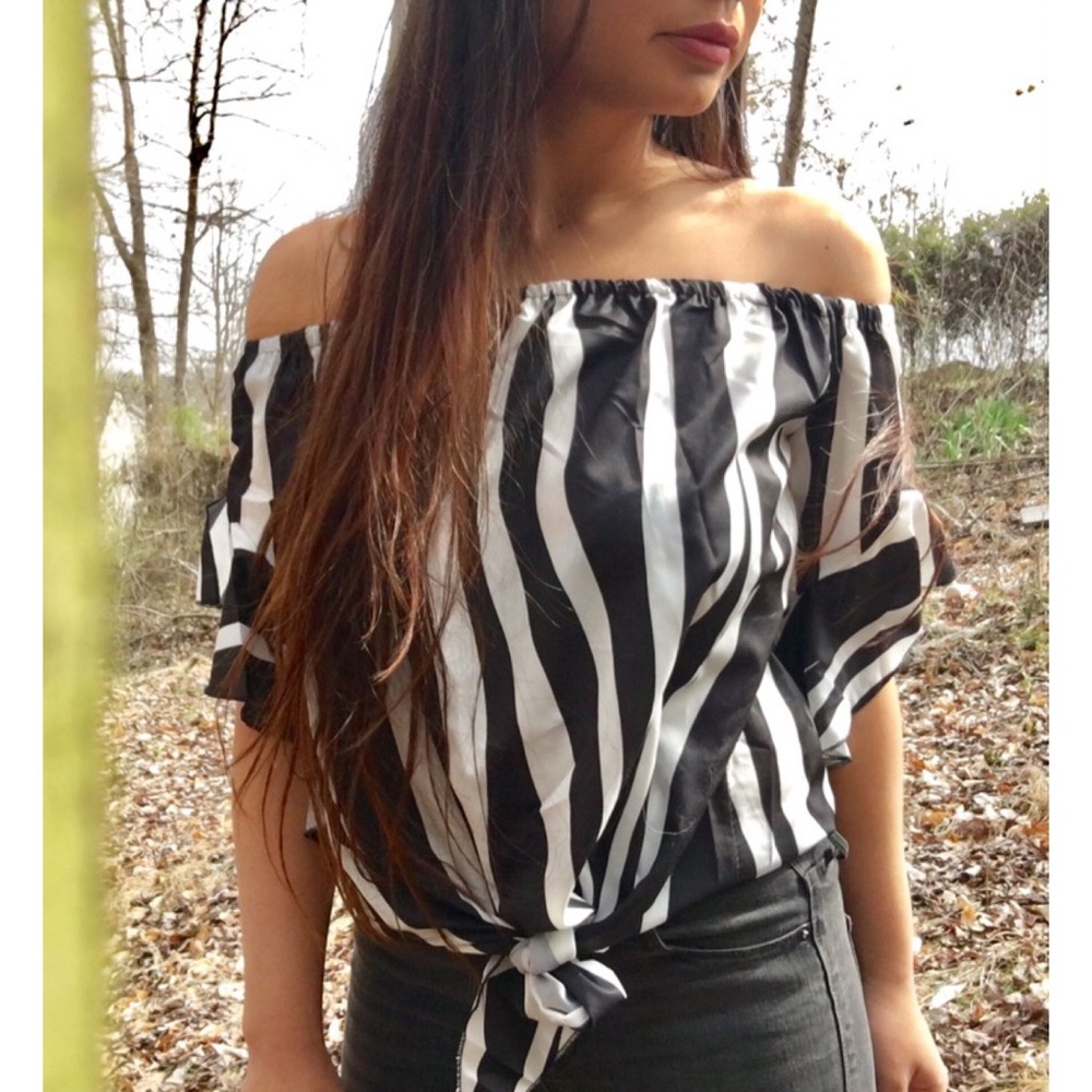NEW! 🖤 "Dahlia" Off the Shoulder Striped Blouse - Picture 5 of 8